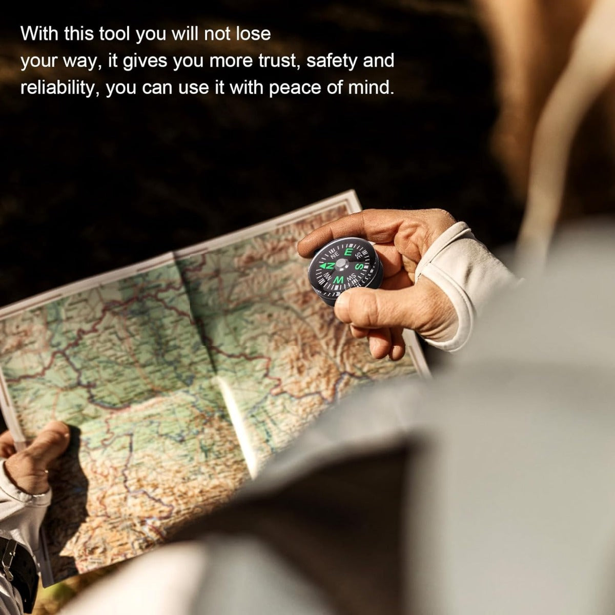 Lightweight Pocket Oil Filled Button Compass